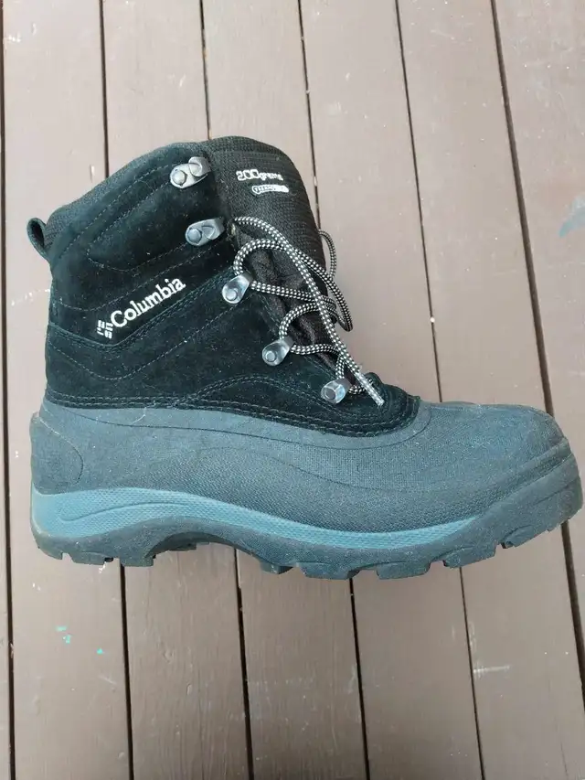men's snow boots-multiple pairs Columbia (size 10.5)  and Thins in Men's Shoes in Hamilton - Image 4