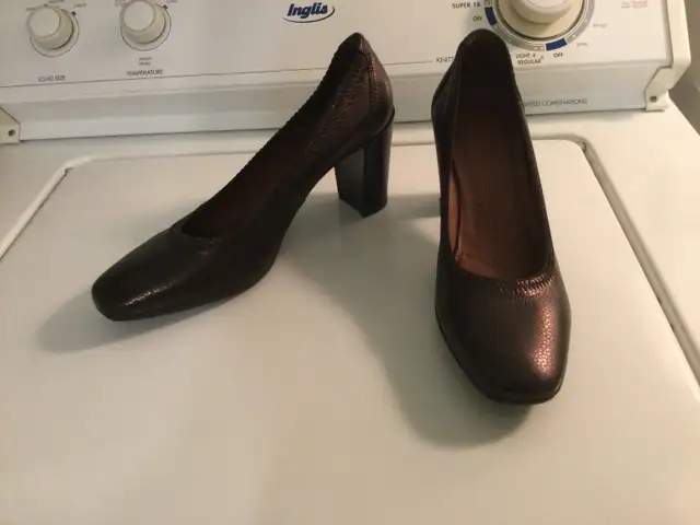 Souliers talons hauts in Women's - Shoes in Québec City - Image 3