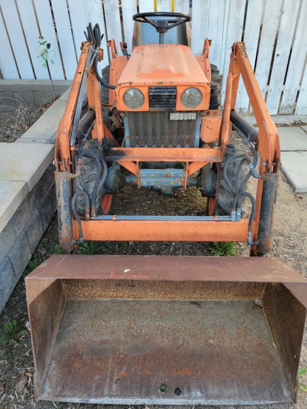 1975 Kubota B6000 4x4 util tractor with loader and rear tiller
