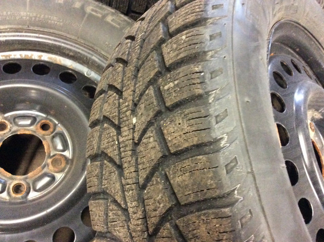 225/60/16 Uniroyal Tiger Paw ice & snow tires on rims w/ TPMS in Tires & Rims in City of Toronto - Image 2