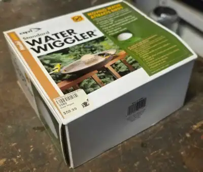 This pre-owned API Water Wiggler is designed to create gentle ripples in your bird bath to attract m...