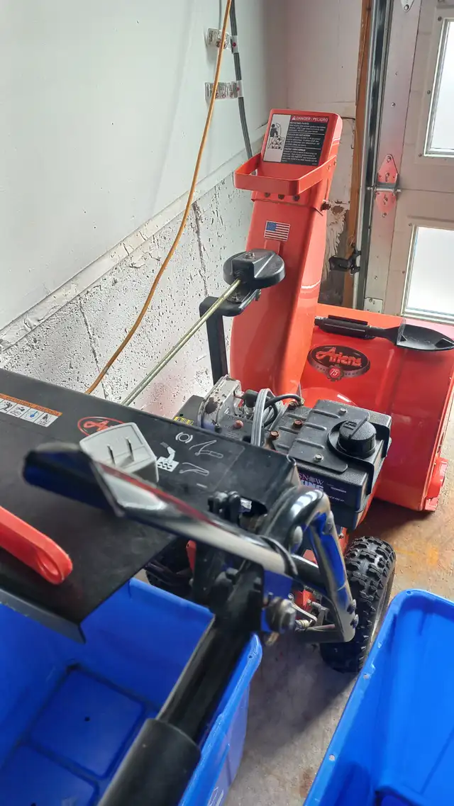 Snow blower in Snowblowers in Markham / York Region - Image 15