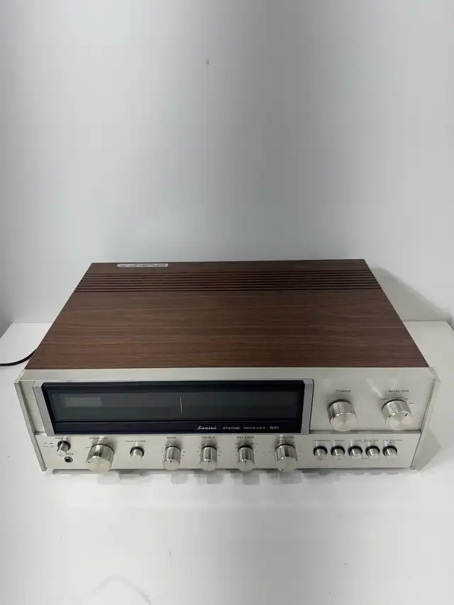 Sansui 661 AM/FM Stereo Receiver immaculate condition. in Stereo Systems & Home Theatre in Mississauga / Peel Region - Image 2