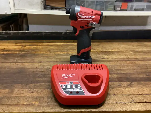 MILWAUKEE M12 GEN 3 FUEL BRUSHLESS 1/4” HEX IMPACT DRIVER KIT in Power Tools in Barrie - Image 4