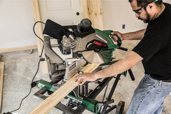 Metabo 12 Inch Sliding Dual Compound Miter Saw with Laser Marker in Power Tools in Oshawa / Durham Region - Image 4