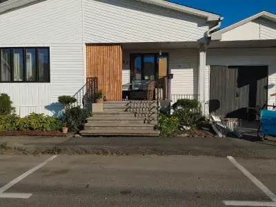 Très grande Maison a vendre a disraeli . 140000$ 7500pi carré de terrain Salle de lavage Grande piec...