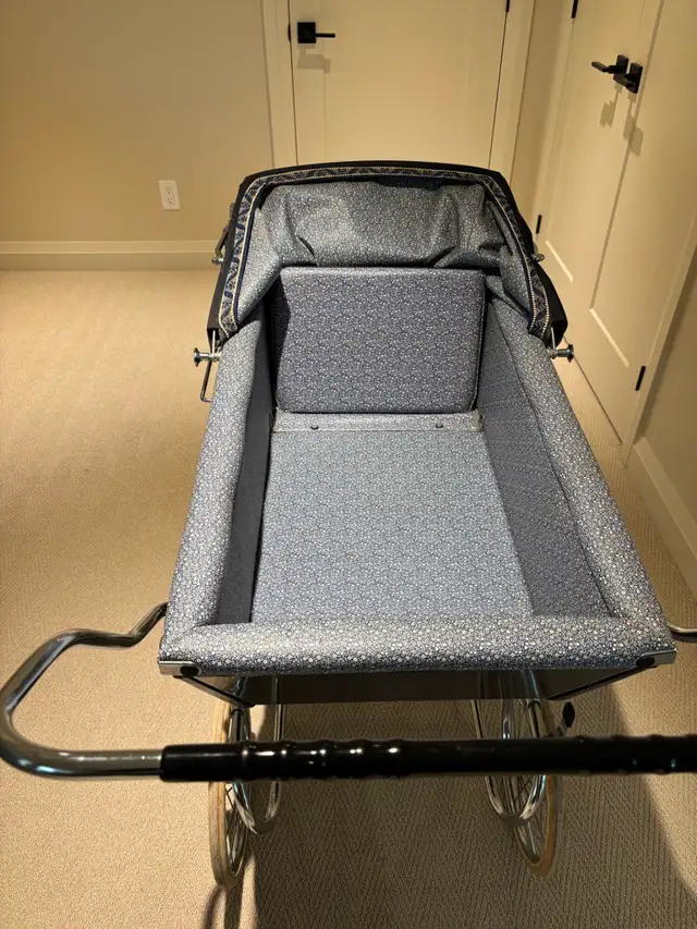 Luxurious Silver Cross Carriage65718019593602123
