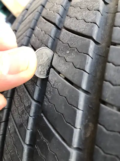 Michelin all season defender 235 65R 16 set of 4 Tires and original Rims good condition 5 x 120 bolt...