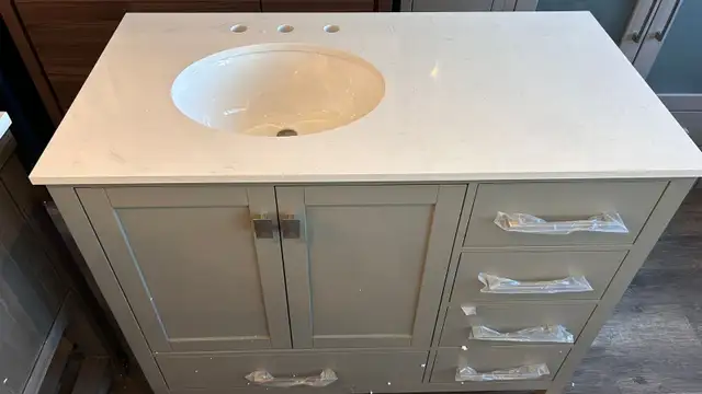 BRAND NEW Irene 42'' Single Bathroom Vanity in Bathwares in Oakville / Halton Region - Image 10