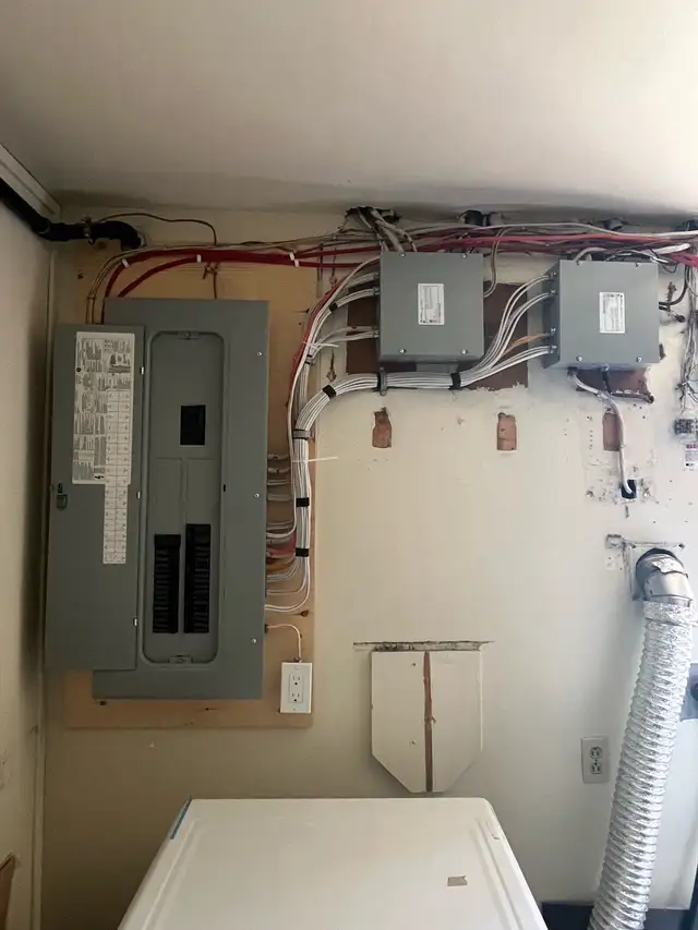 Electrician looking for extra work 551126022247557122