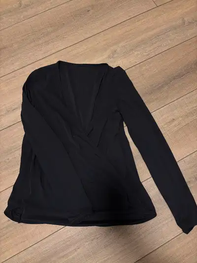 Size 8 lululemon women’s scalloped ballet top, View more