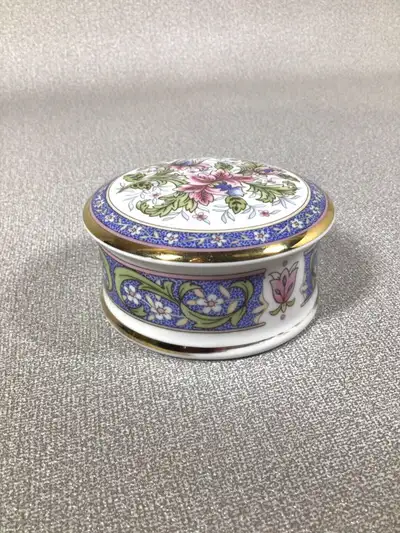 Vintage Staffordshire England Falcon box - box bb02, View more