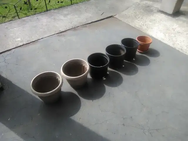GLGL         6 GRANDS POTS POUR PLANTES. in Plants, Fertilizer & Soil in City of Montréal - Image 3