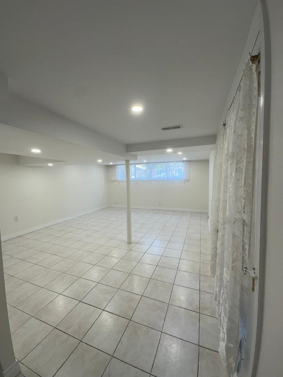 Semi Detached Raised Bungalow in Mississauga (Downstairs Unit) 2