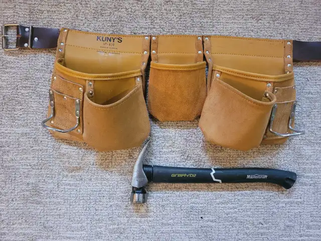hammer and pouch  in Hand Tools in Ottawa - Image 2