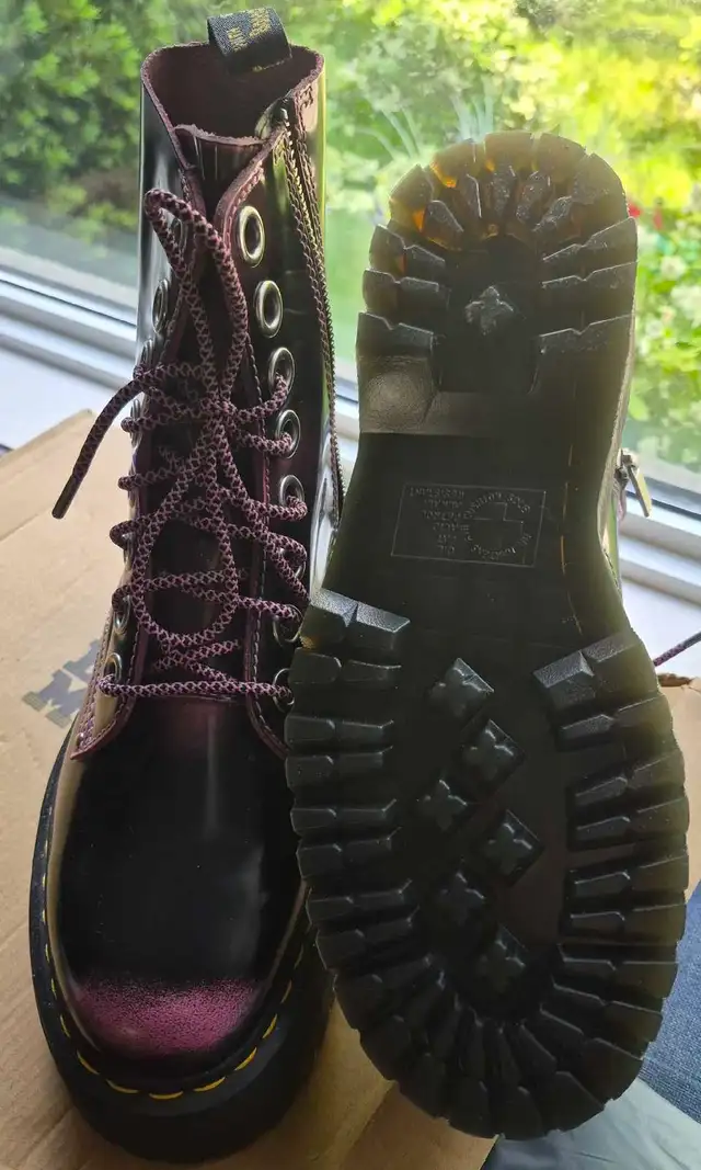Dr. Martens Arcadia Jadon Max Fondant Pink - Brand New Size 10 in Women's - Shoes in Mississauga / Peel Region - Image 3
