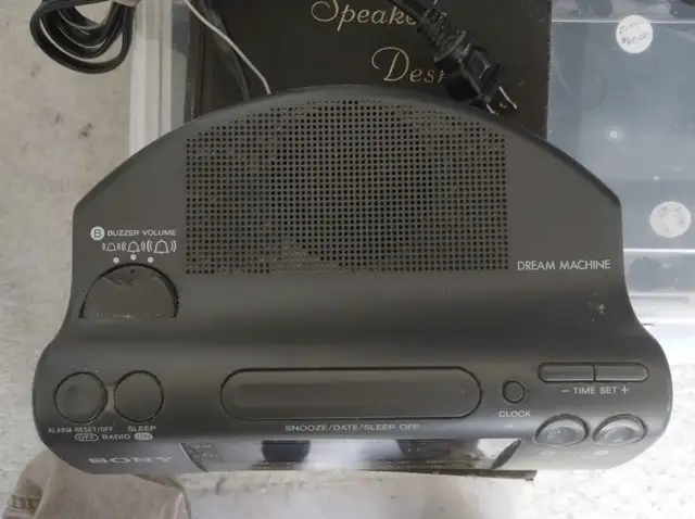 Sony Dream Machine AM FM Radio Alarm Clock in General Electronics in Oshawa / Durham Region - Image 3