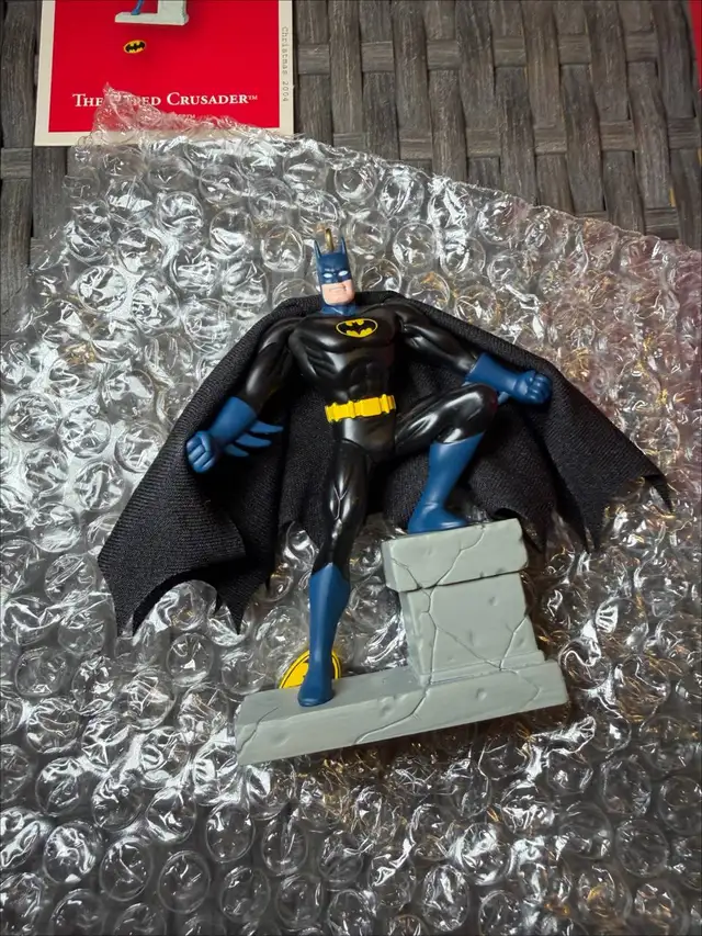 Hallmark 2004 Ornament The Caped Crusader Batman in Arts & Collectibles in Mississauga / Peel Region - Image 4