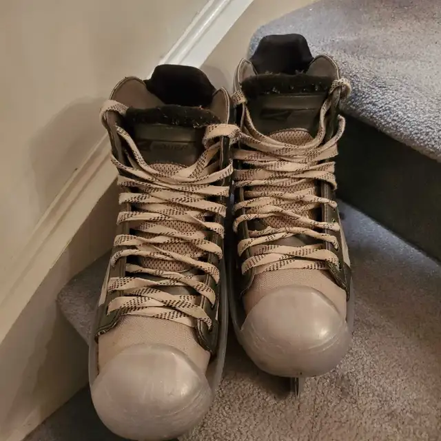 Mens BAUER VAPOR Goalie Skates Shoe Size 9 / Skate Size 7.5 EE in Hockey in Barrie - Image 4