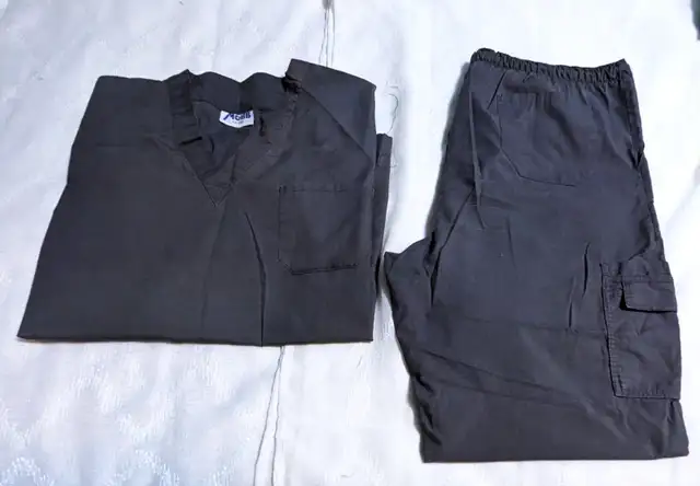 Scrub Tops and Bottoms in Men's in City of Toronto - Image 2