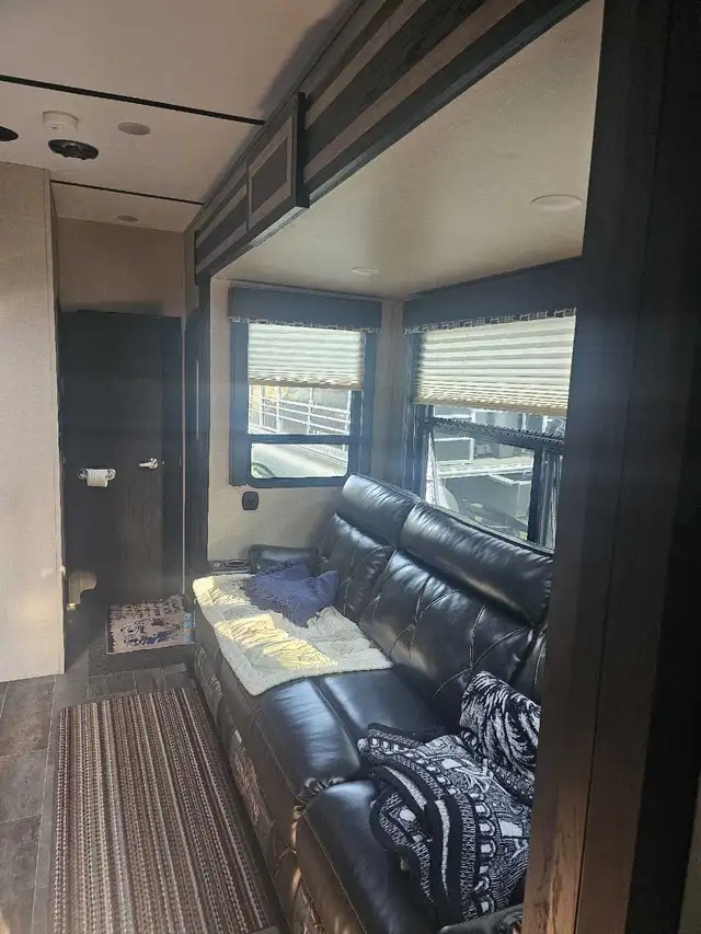 2019 33 foot Impact toyhauler in Travel Trailers & Campers in Prince George - Image 3