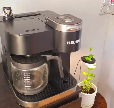 Machine à café Keurig avec carafe – Très bon état, View more