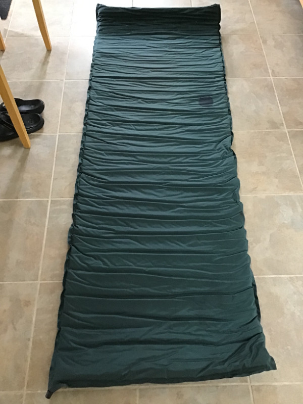 Thermarest sleeping pad in Fishing, Camping & Outdoors in Moncton - Image 2