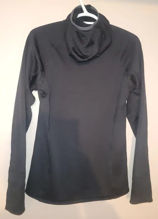 Patagonia R1  Black Polartec hoodie / Eddie Baurer feather Vest in Arts & Collectibles in Red Deer - Image 3
