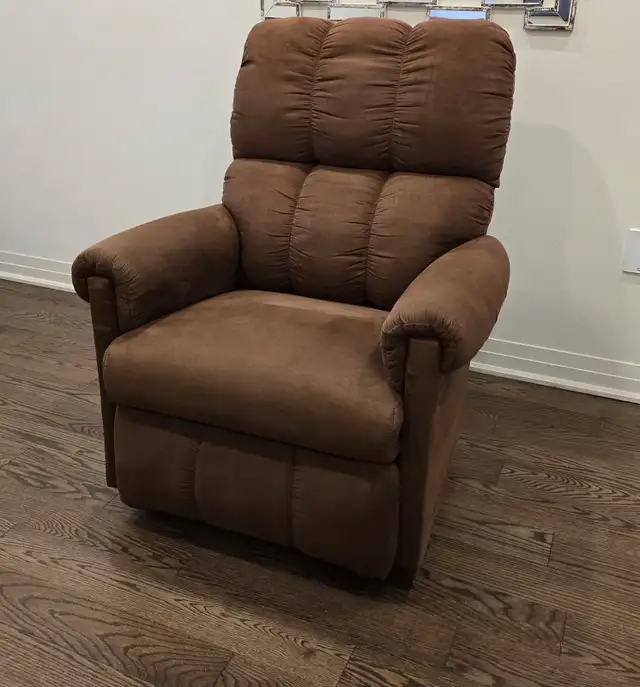 Lazboy Rocker Recliner Chair  in Chairs & Recliners in Oshawa / Durham Region - Image 3
