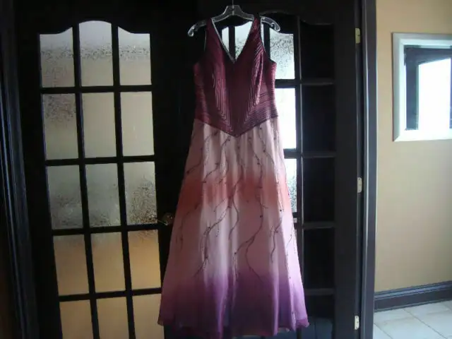 Dresses ( Evening 5 of them between size (10-16) in Women's - Dresses & Skirts in City of Montréal - Image 7