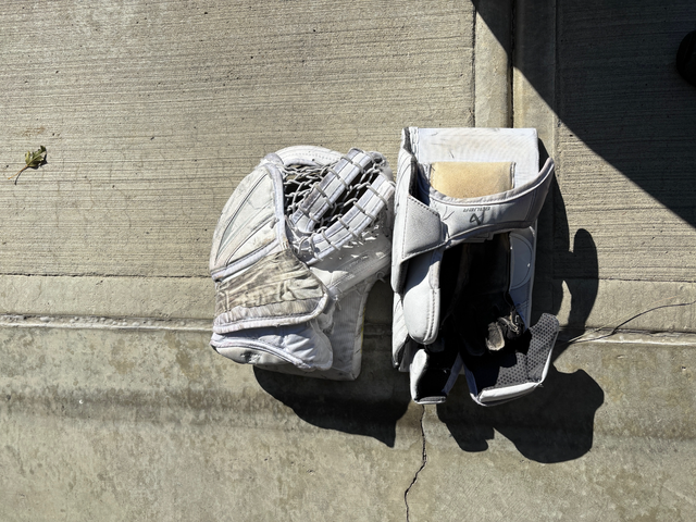 Bauer Goalie Pads, Glove and Blocker INT in Hockey in Calgary - Image 7