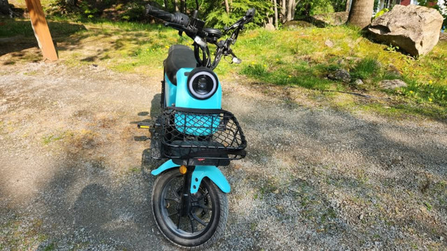 Scooter (Vélo) électrique NIU UQI Pro - Pas de Permis Requis dans Vélos électriques  à Laurentides - Image 4