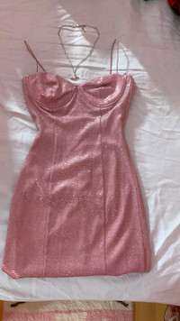 Robe de soirée rose avec paillettes