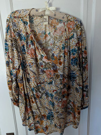 Ladies 1X floral blouse