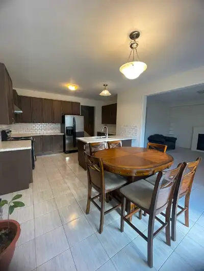 Master Bedroom for 3 People in North Oshawa