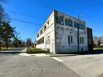 Solid block building with reinforced concrete floors, Zoned R2 (mixed use) and ready for a conversio...