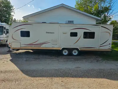 28' Dutchmen Travel Trailer, model 28RGS. Factory nameplate says 2008 but registered as 2009. We hav...