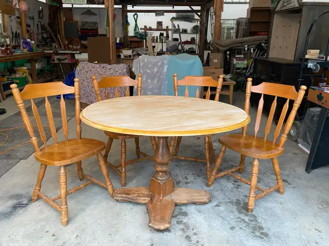 Solid Wood Dining Table + 4 Chairs — Refinish Project in Dining Tables & Sets in Kamloops - Image 2
