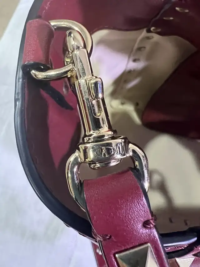 Valentino Small Rockstud Bag in Red Smooth Leather in Women's - Bags & Wallets in Mississauga / Peel Region - Image 7