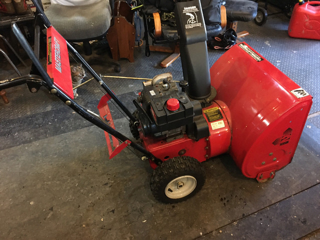 5 hp 2-stage snowblower for sale in Snowblowers in Barrie - Image 3