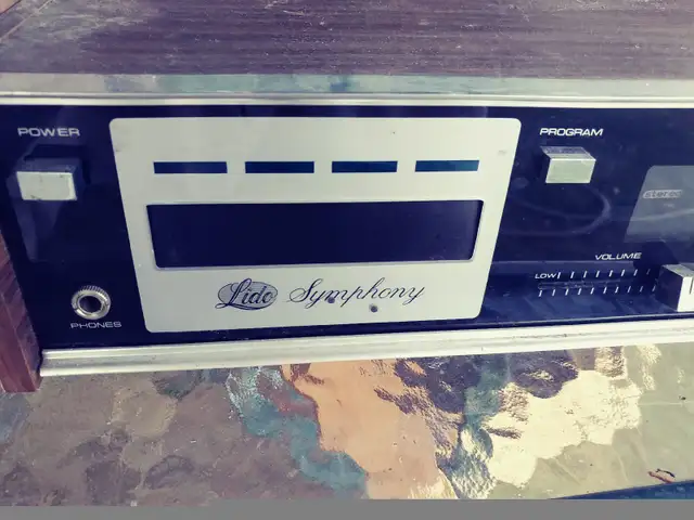 Lide Symphony solid state AM/FM stereo receiver in General Electronics in Markham / York Region - Image 3