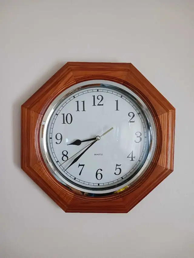 Wall Clock in Jewellery & Watches in Ottawa - Image 2