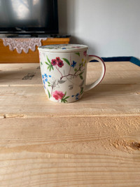 BONE CHINA CUP WITH LID