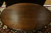 Table basse pour salon forme ovale de ton brun salon