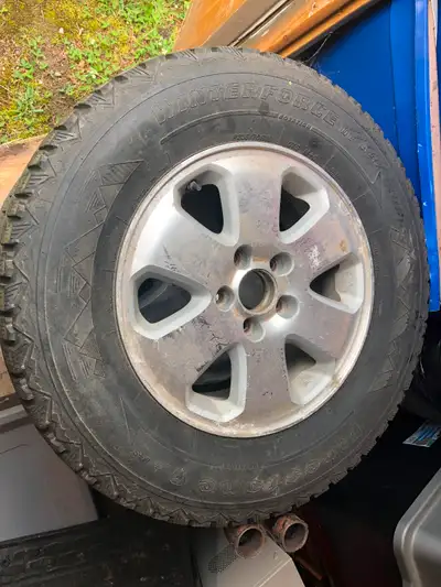 Firestone Winterforce, 235/70R16 Came off 2006 Honda Pilot. ** Cash pick up ONLY **