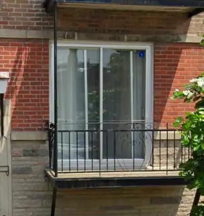 Très belle chambre propre meublée tout inclus a louer dans le quartier Saint Michel disponible maint...