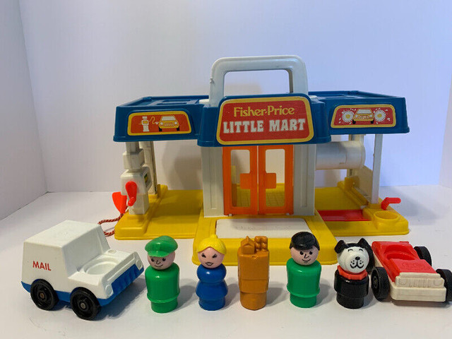Vintage fisher price little people little mart in Toys & Games in St. Catharines - Image 2
