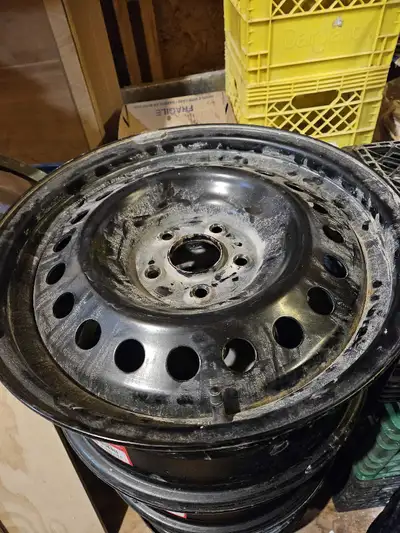 17inch rims off of a 2021 honda CR-V. Bolt pattern: 5x114 Excellent condition