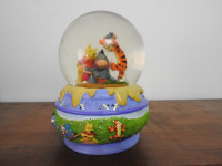 Winnie The Pooh & Friends Snow Globe