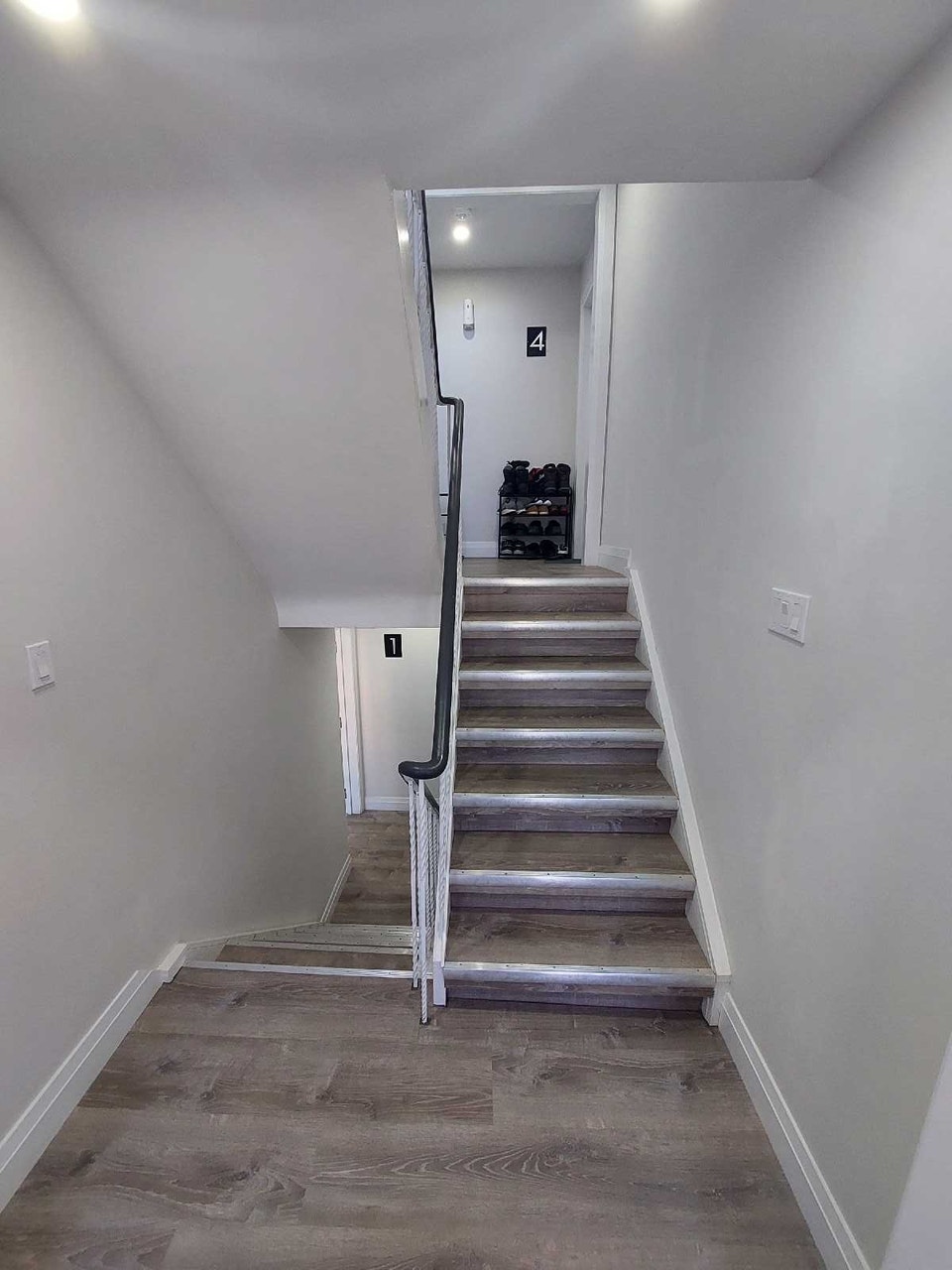 Beautiful 1 bedroom apt steps to keelesdale subway station 2